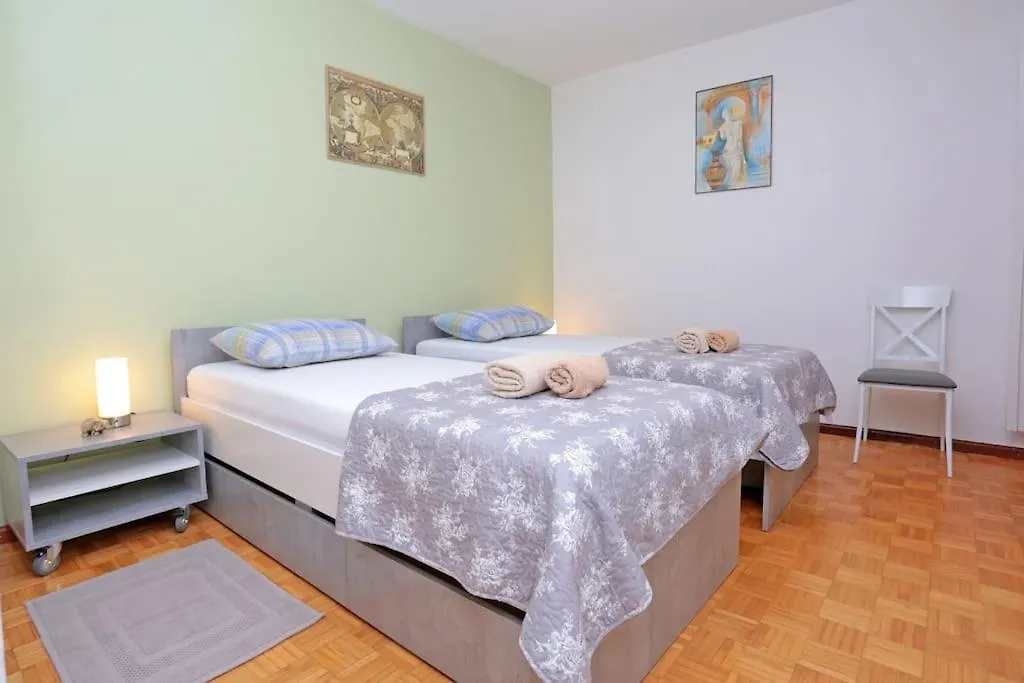 Sunny Home Karlo Split Lägenhet